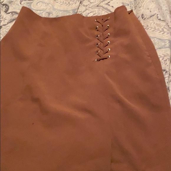 White House back market suede-like mini skirt - Picture 2 of 3